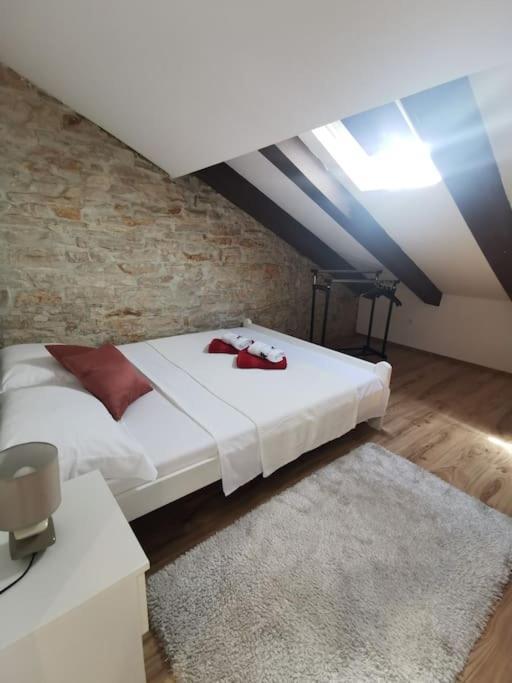 Loft Apartment Pula Luaran gambar