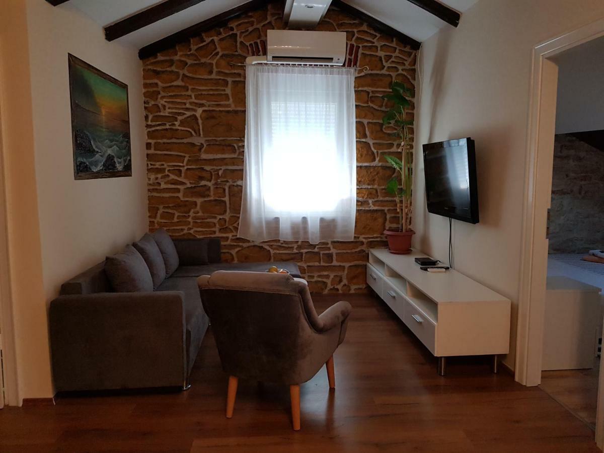 Loft Apartment Pula Luaran gambar